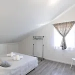 Amazing Apartment In Jesenice With Wifi