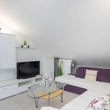 Appartamento In With Wifi Jesenice (Split-Dalmatia)